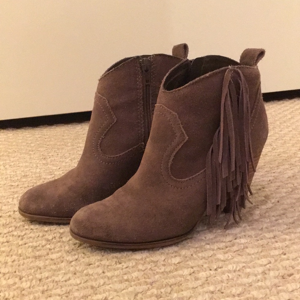 Steve Madden Ohio Ankle Bootie - Sz 6 (Taupe)